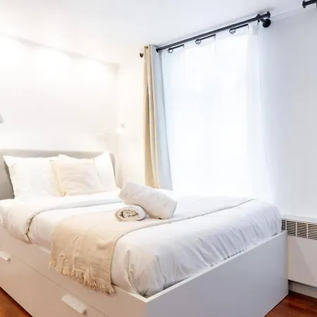 Old - Ideally Located ! *