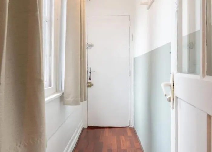 Old - Ideally Located ! *
