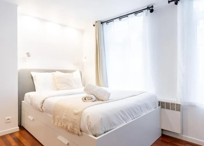 Old - Ideally Located ! *